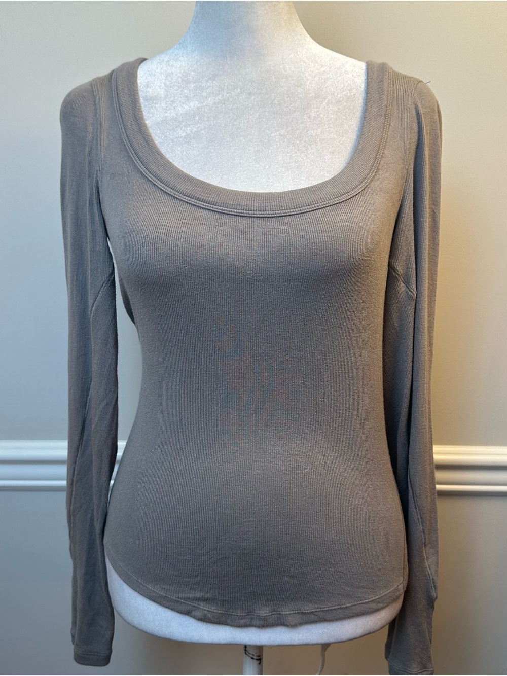 lululemon athletica Olive Green Long Sleeve Scoop Neck Top